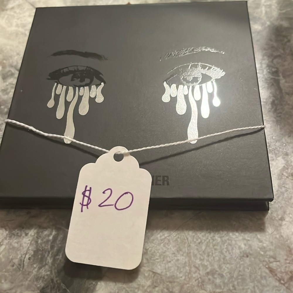 Kylie Jenner eyeshadow